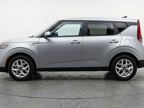 Used 2025 Kia Soul LX w/ LX Technology Package FWD image 5