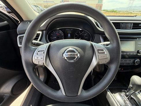 Used 2016 Nissan Rogue S w/ Appearance Package FWD image 13