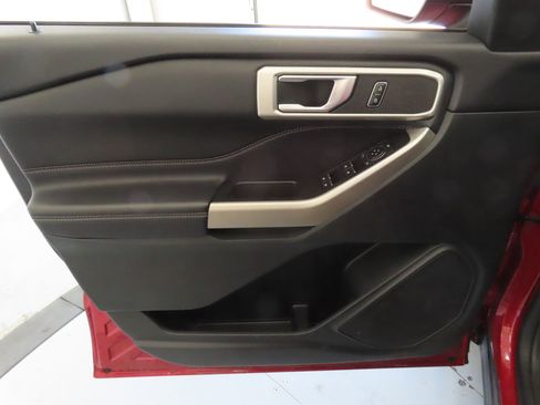 Certified 2022 Ford Explorer XLT RWD image 12