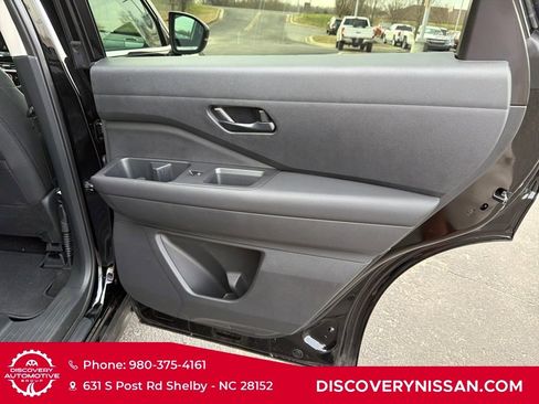 Certified 2025 Nissan Pathfinder SV image 36