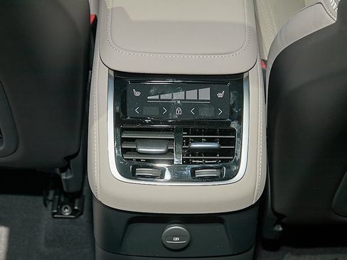 New 2026 Volvo XC90 T8 Plus w/ Protection Package Premier AWD/4WD image 25
