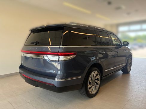 Certified 2022 Lincoln Navigator Reserve AWD/4WD image 2