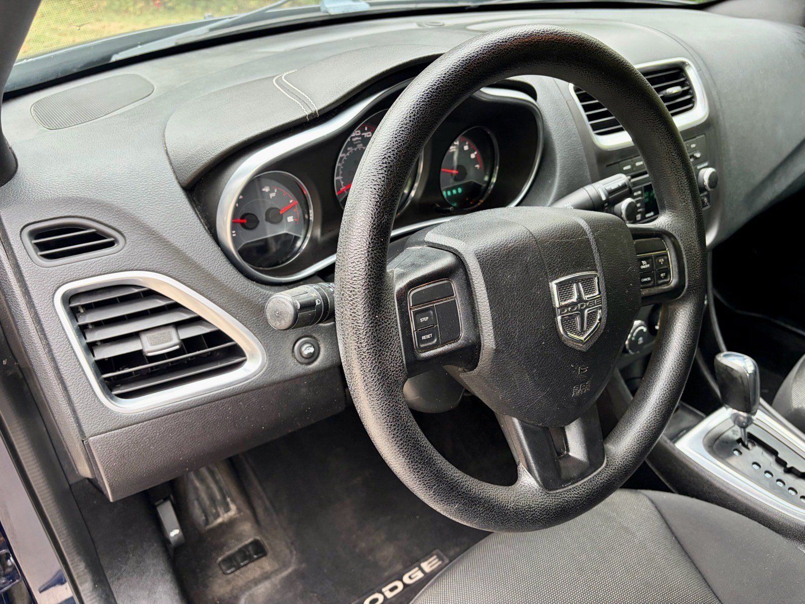 Used 2013 Dodge Avenger SE FWD image 12