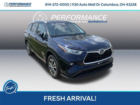 Used 2023 Toyota Highlander XLE AWD/4WD image 1