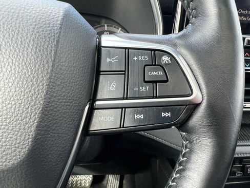 Used 2020 Toyota Highlander Limited image 17