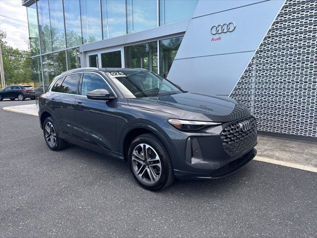 Certified 2025 Audi Q5 Premium w/ Convenience Package AWD/4WD image 1