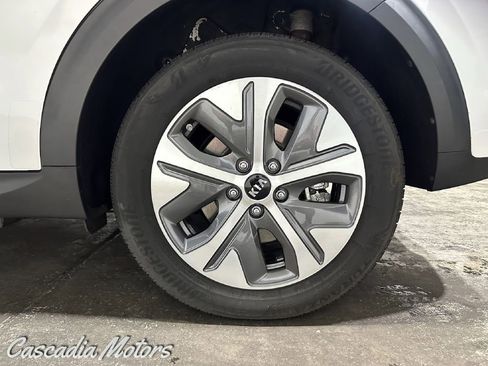 Used 2019 Kia Niro EX w/ Cold Weather Package 2.0 FWD image 33