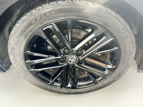 Used 2025 Toyota Camry SE FWD image 11