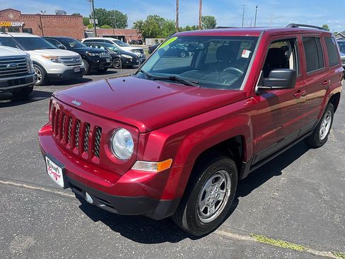 Used 2017 Jeep Patriot Sport w/ Power Value Group FWD image 4