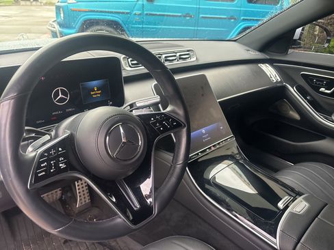 Used 2022 Mercedes-Benz S 580 4MATIC Sedan w/ AMG Line Package image 6