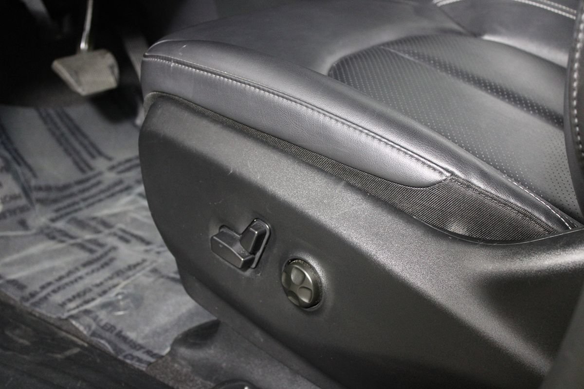 Used 2025 Chrysler Pacifica Select FWD image 8