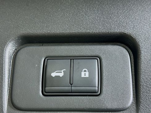 Used 2025 Nissan Rogue SV AWD/4WD image 28