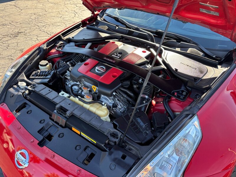 Used 2017 Nissan 370Z NISMO RWD image 19