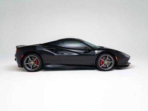 Used 2023 Ferrari F8 Tributo image 6