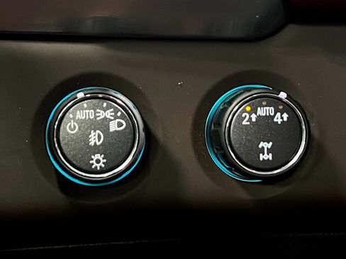 Used 2018 Chevrolet Suburban Premier AWD/4WD image 35