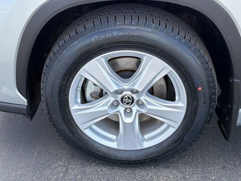 Used 2023 Toyota Highlander LE image 9