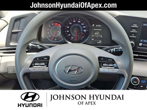 Certified 2022 Hyundai Elantra SEL FWD image 17