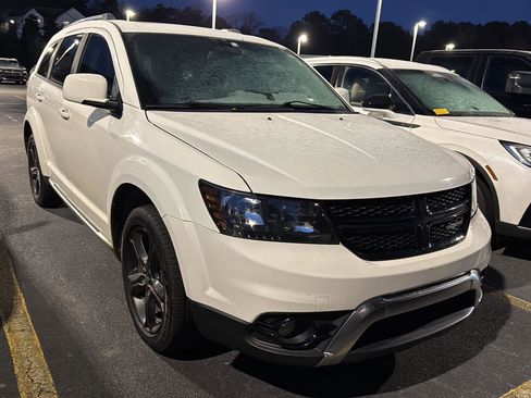 Used 2020 Dodge Journey Crossroad w/ Popular Equipment Group image 3