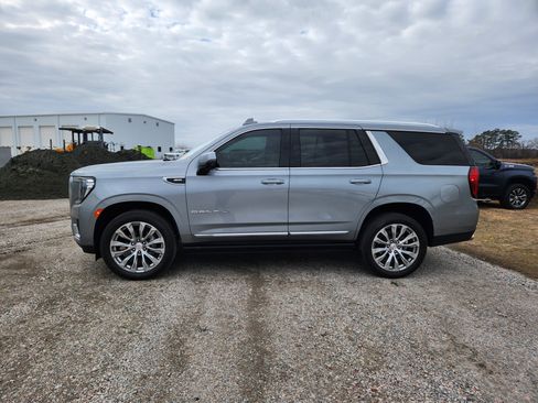 Used 2024 GMC Yukon Denali w/ Advanced Technology Package image 6