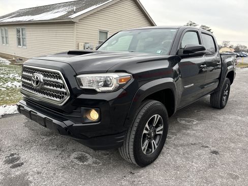 Used 2017 Toyota Tacoma TRD Off-Road image 7