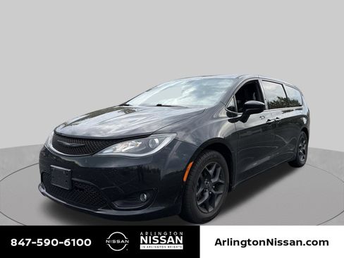 Used 2018 Chrysler Pacifica Touring Plus w/ S Appearance Package FWD image 1