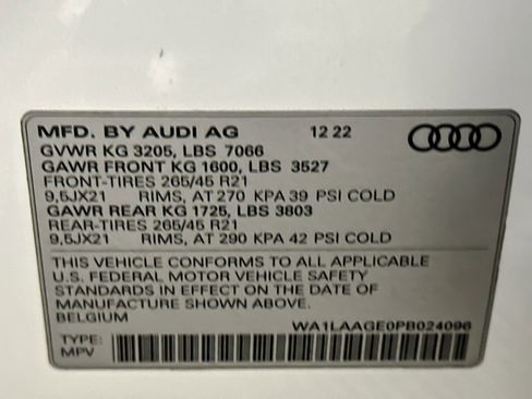 Used 2023 Audi e-tron Premium Plus w/ Premium Plus Package image 28