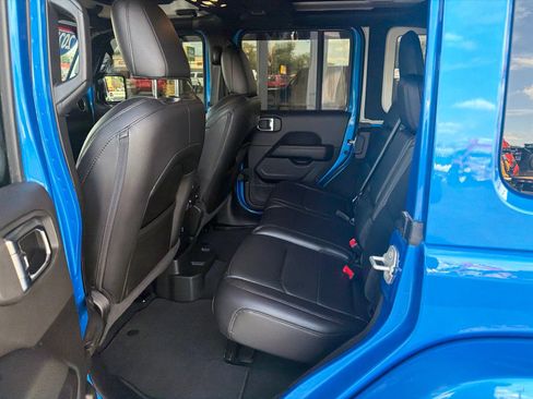 Used 2023 Jeep Wrangler Unlimited Sahara AWD/4WD image 2