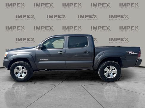 Used 2012 Toyota Tacoma 4x4 Double Cab w/ TRD Sport Pkg image 2
