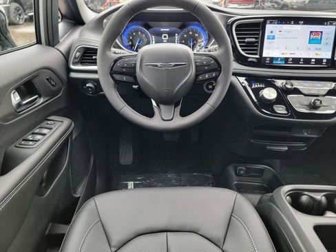 New 2026 Chrysler Pacifica Select w/ S Appearance Package AWD/4WD image 31