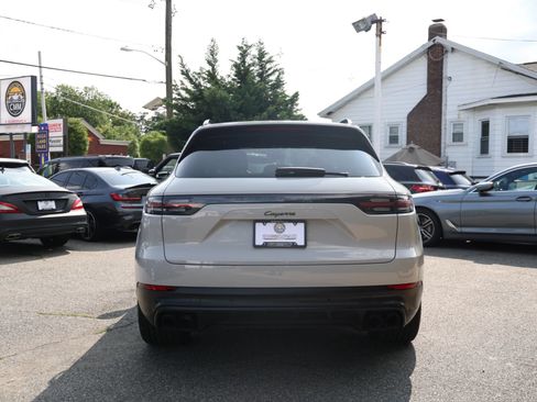 Used 2022 Porsche Cayenne Platinum Edition AWD/4WD image 7