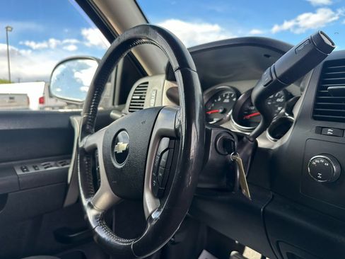 Used 2010 Chevrolet Silverado 1500 LT w/ Power Pack Plus AWD/4WD image 18