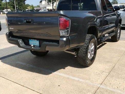 Used 2019 Toyota Tacoma SR5 image 4