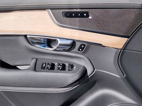 New 2026 Volvo XC90 B5 Core image 11