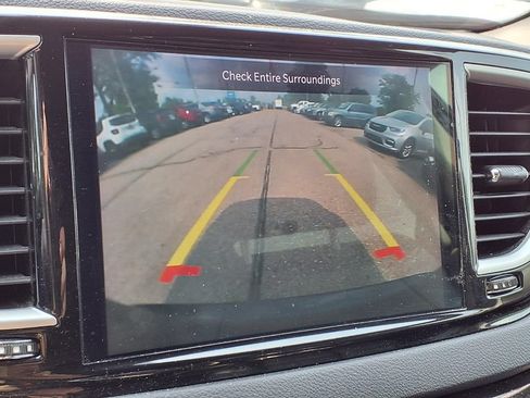 Used 2024 Chrysler Pacifica Touring-L FWD image 25