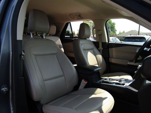 Used 2023 Ford Explorer XLT w/ Equipment Group 202A AWD/4WD image 24