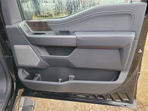 New 2026 Ford F250 Lariat w/ Black Appearance Package image 33