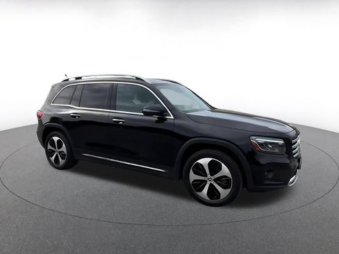 Used 2025 Mercedes-Benz GLB 250 image 2