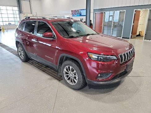 Used 2019 Jeep Cherokee Latitude Plus w/ Comfort/Convenience Group AWD/4WD image 1