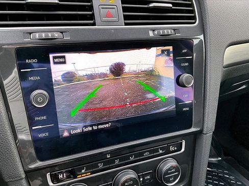 Used 2018 Volkswagen e-Golf SE w/ DC Fast Charging Package image 30