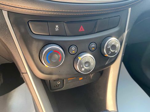 Used 2017 Chevrolet Trax LT w/ LT Convenience Package AWD/4WD image 22