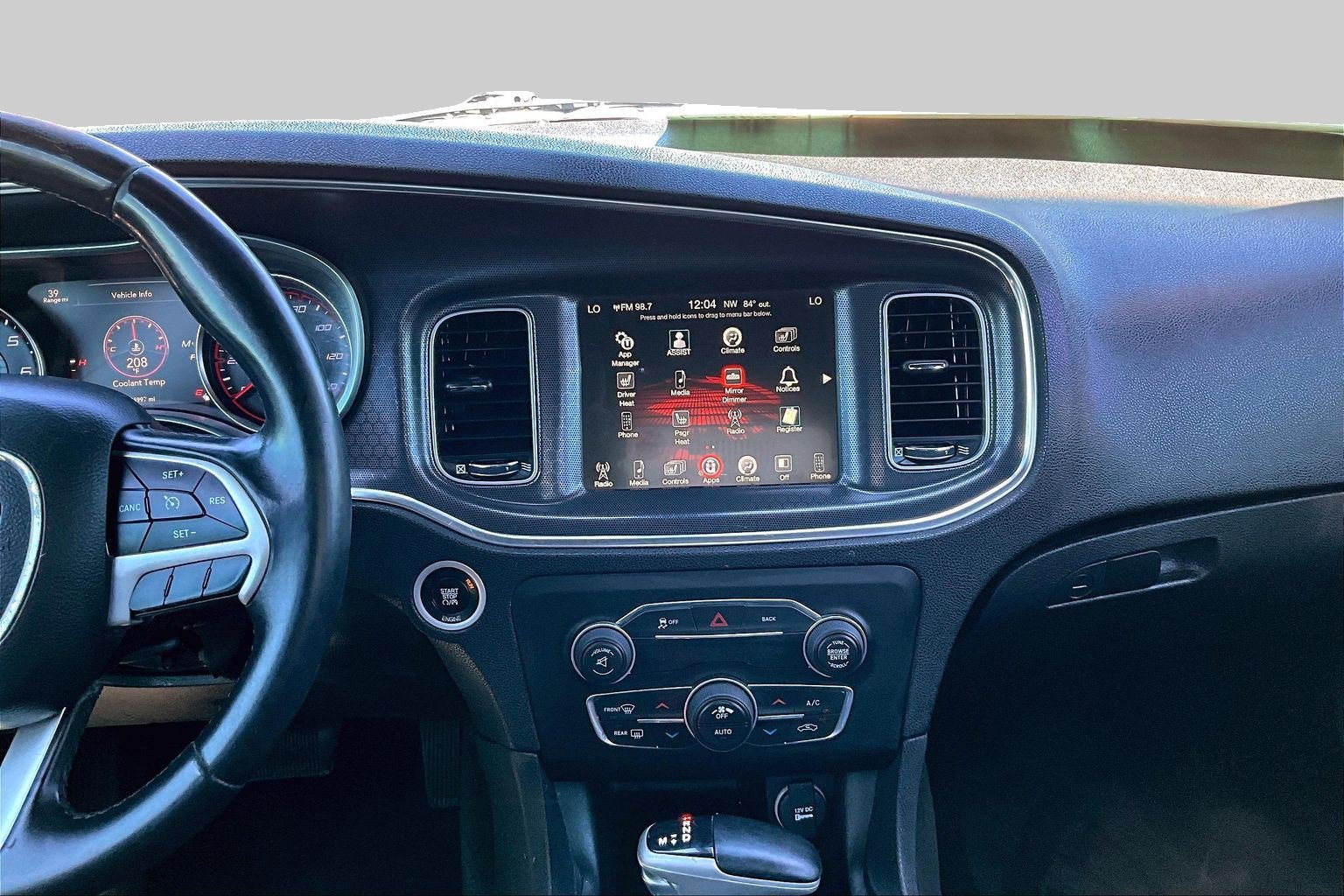 Used 2015 Dodge Charger SXT RWD image 6