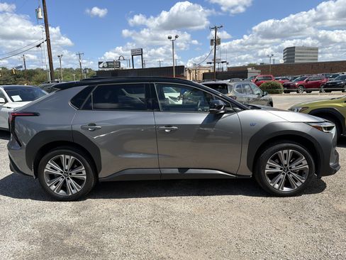 Used 2023 Subaru Solterra AWD image 2