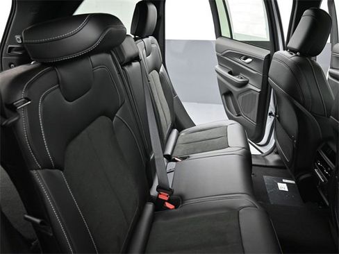 New 2025 Jeep Grand Cherokee Altitude image 20