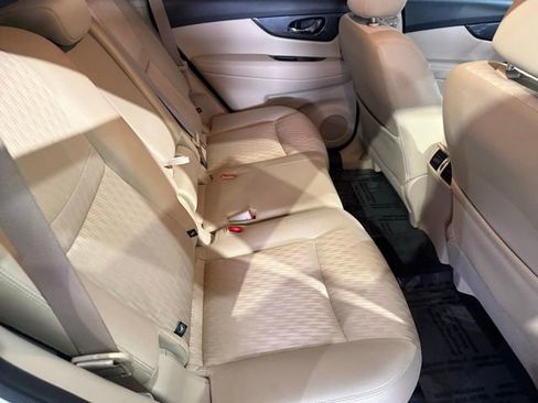 Used 2020 Nissan Rogue SV w/ Premium Package image 32