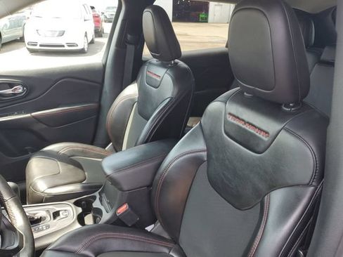 Used 2021 Jeep Cherokee Trailhawk AWD/4WD image 18
