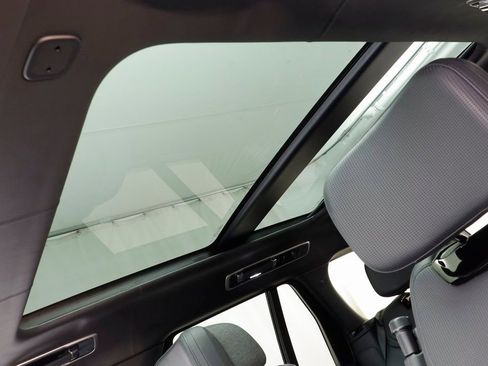 New 2025 Land Rover Range Rover SV AWD/4WD image 16
