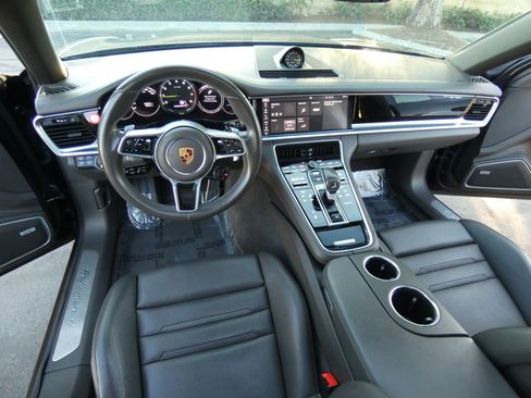 Used 2018 Porsche Panamera 4 image 23