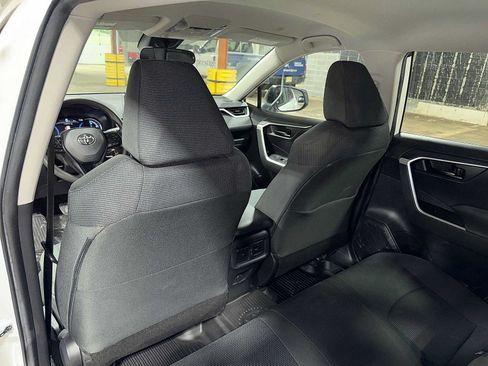 Used 2023 Toyota RAV4 LE AWD/4WD image 27