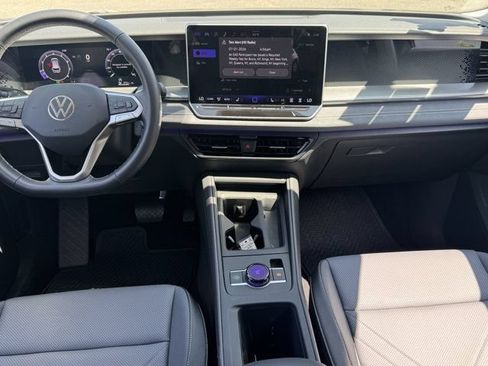 Used 2026 Volkswagen Tiguan SE AWD/4WD image 17