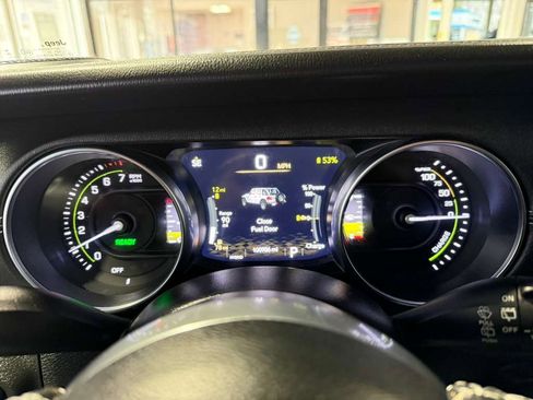 Used 2021 Jeep Wrangler Unlimited Sahara w/ Cold Weather Group AWD/4WD image 16